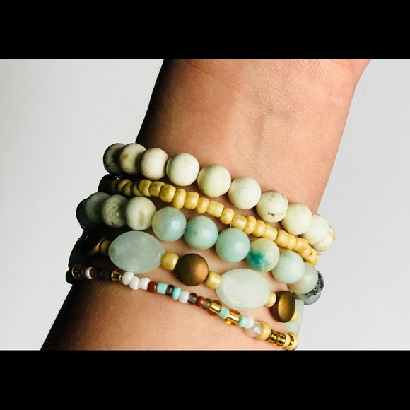 Flint+Feather Natural Tone Stretch Bracelet Stack - Picture 3 of 4